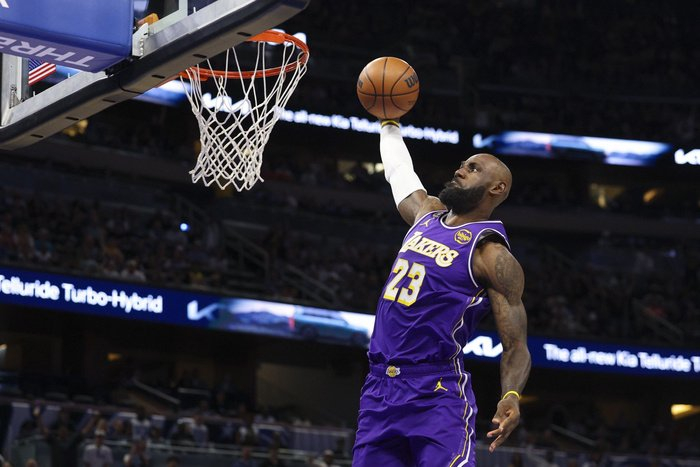 乐鱼登录入口-詹姆斯因左脚伤缺战雷霆，湖人四天三赛调整负荷|勒布朗|俄克拉荷马雷霆队|达拉斯独行侠队|洛杉矶湖人队|斯特林-布朗_新浪体育_新浪新闻