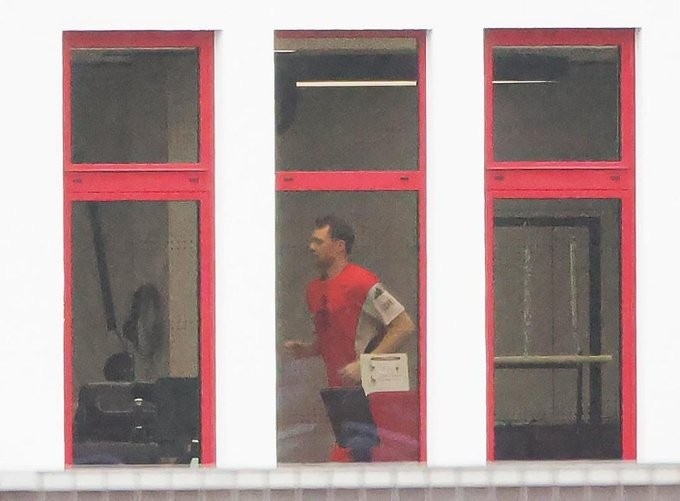 乐鱼-德媒：拜仁门将诺伊尔今天在健身房进行了恢复性训练